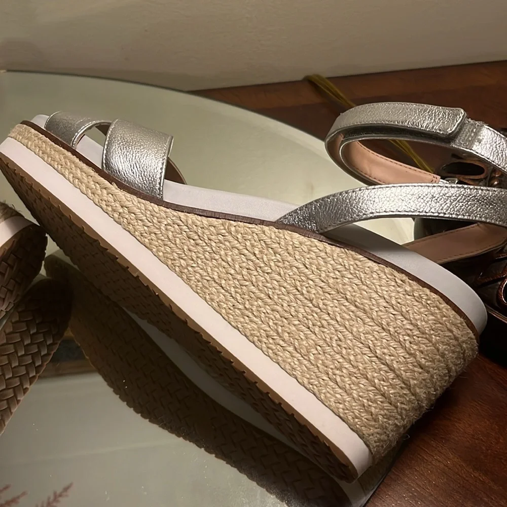 Shoes - Picture 2 of 4